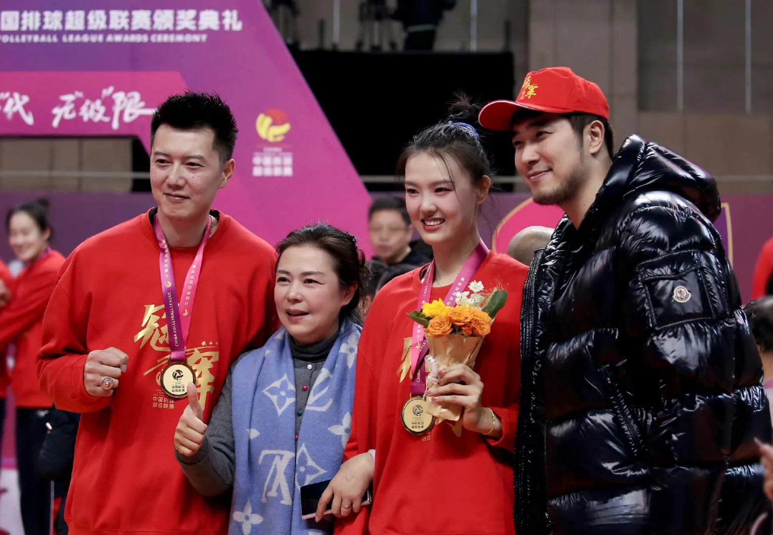 开云足球直播-超级联赛擂台赛，球员们斗志昂扬